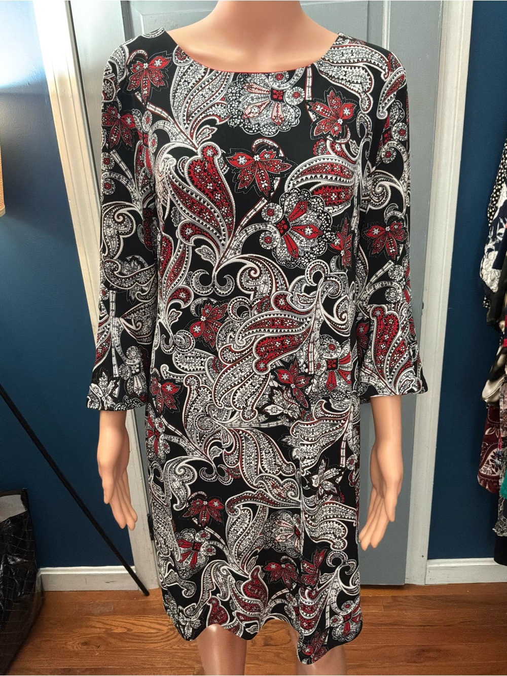 Liz Claiborne Black Red and White Paisley Long-Sleeve Shift Dress